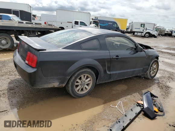 2008 Ford Mustang Deluxe with VIN 1ZVHT80N685198860, listed as a Copart auction lot 71118364 with 162,611 mi miles and Salvage title. Bid and sale history available at DreamBid. Image 3.