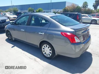 2016 Nissan Versa S z VIN 3N1CN7AP6GL878986, wystawiony jako IAAI lot #42317275 z przebiegiem 124 426 mil mil oraz . Historia ofert i sprzedaży dostępna na DreamBid. Obrazek 3.