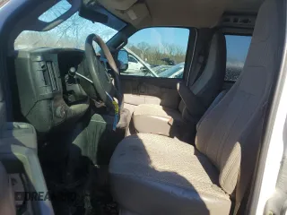 2017 GMC Savana Cargo Van with VIN 1GTW7AFF3H1915955, listed as a Copart auction lot 88039215 with 147,754 mi miles and Salvage Title. Bid and sale history available at carsss.com. Image 7.
