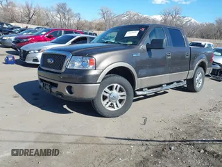 2006 Ford F-150 XLT z VIN 1FTPW14536KB44308, wystawiony jako IAAI lot #41673537 z przebiegiem 176 587 mil mil oraz . Historia ofert i sprzedaży dostępna na DreamBid. Obrazek 2.