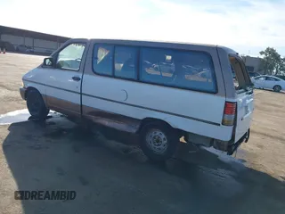1993 Ford Aerostar with VIN 1FMDA31X3PZC06166, listed as a IAAI auction lot 41698149 with 213,044 mi miles. Bid and sale history available at carsss.com. Image 3.