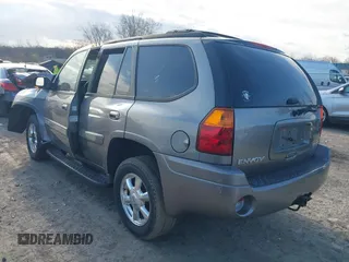2005 GMC Envoy SLE with VIN 1GKDT13S852362380, listed as a IAAI auction lot 42031727 with 76,711 mi miles. Bid and sale history available at carsss.com. Image 3.
