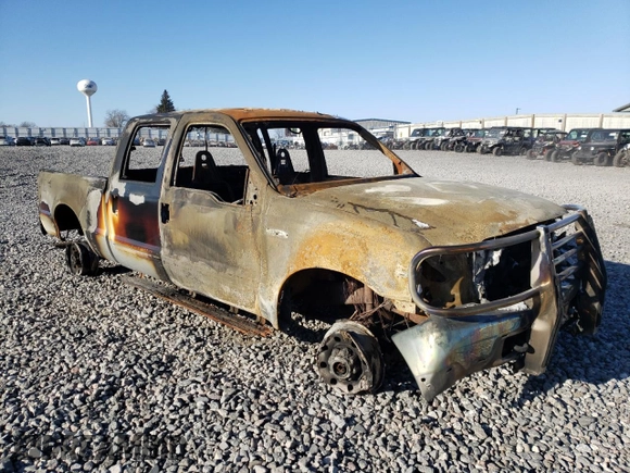 2001 Ford Super Duty F-250 XL with VIN 1FTNW21S01EA60395, listed as a Copart auction lot 84864984 with 0 mi miles and Salvage Title. Bid and sale history available at carsss.com. Image 4.
