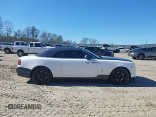 2018 Rolls-Royce Dawn z VIN SCA666D52JU115704, wystawiony jako IAAI lot #41816328 z przebiegiem 41 305 mil mil oraz . Historia ofert i sprzedaży dostępna na DreamBid. Obrazek 14.