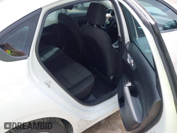 2023 Kia Forte LXS z VIN 3KPF24AD7PE686469, wystawiony jako IAAI lot #42112744 z przebiegiem 103 937 mil mil oraz . Historia ofert i sprzedaży dostępna na DreamBid. Obrazek 8.