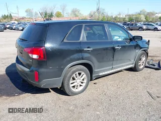 2015 Kia Sorento LX with VIN 5XYKTCA63FG614211, listed as a IAAI auction lot 42041969 with 133,264 mi miles and . Bid and sale history available at carsss.com. Image 4.