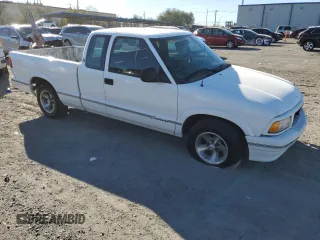 1996 GMC Sonoma SLS with VIN 1GTCS1940T8533121, listed as a Copart auction lot 85739534 with 162,713 mi miles and Salvage Title. Bid and sale history available at carsss.com. Image 4.