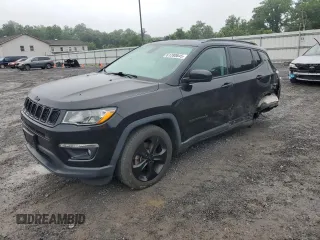 2019 Jeep Compass Altitude z VIN 3C4NJDBB0KT696230, wystawiony jako Copart lot #61280845 z przebiegiem 95 925 mil mil oraz Szkoda całkowita • Salvage title. Historia ofert i sprzedaży dostępna na DreamBid. Obrazek 1.
