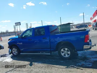2018 Ram 1500 Express z VIN 1C6RR6KT7JS160672, wystawiony jako IAAI lot #41717485 z przebiegiem 141 712 mil mil oraz . Historia ofert i sprzedaży dostępna na DreamBid. Obrazek 14.