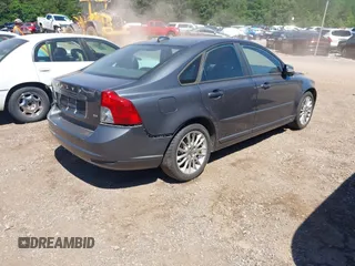 2009 Volvo S40 2.4L с VIN YV1MS382892460831, выставлен на аукционе IAAI как лот 42294332 с пробегом 239 841 миль миль и . История ставок и продаж доступна на DreamBid. Изображение 4.