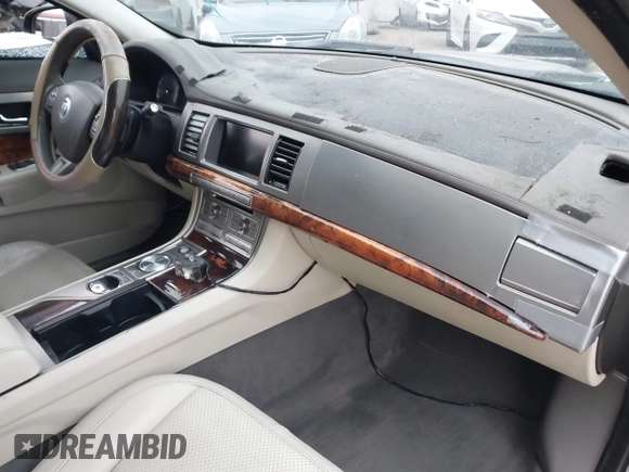 2010 Jaguar XF Premium Luxury with VIN SAJWA0GB9ALR58747, listed as a IAAI auction lot 41261594 with 1 mi miles. Bid and sale history available at carsss.com. Image 5.