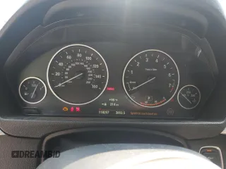 2015 BMW 3 Series 320i xDrive с VIN WBA3C3G57FNT52136, выставлен на аукционе Copart как лот 59200955 с пробегом 118 257 миль миль и Списание • Salvage title. История ставок и продаж доступна на DreamBid. Изображение 9.