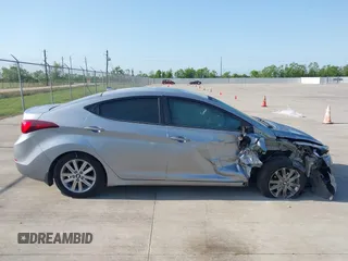 2015 Hyundai Elantra SE z VIN 5NPDH4AE8FH598295, wystawiony jako IAAI lot #42016527 z przebiegiem 119 958 mil mil oraz . Historia ofert i sprzedaży dostępna na DreamBid. Obrazek 13.