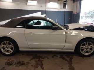 2014 Ford Mustang V6 with VIN 1ZVBP8EM4E5267406, listed as a IAAI auction lot 41752563 with 84,823 mi miles. Bid and sale history available at carsss.com. Image 13.