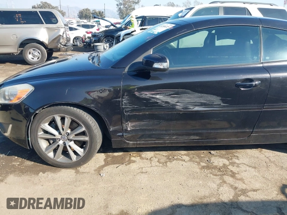 2013 Volvo C70 T5 z VIN YV1672MC8DJ139597, wystawiony jako IAAI lot #41459072 z przebiegiem 115 807 mil mil oraz . Historia ofert i sprzedaży dostępna na DreamBid. Obrazek 6.
