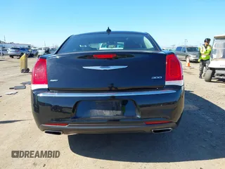 2019 Chrysler 300 Limited with VIN 2C3CCAKG8KH610865, listed as a IAAI auction lot 41668294 with 121,656 mi miles. Bid and sale history available at carsss.com. Image 16.