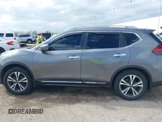 2017 Nissan Rogue SL z VIN 5N1AT2MT0HC881736, wystawiony jako IAAI lot #41506635 z przebiegiem 136 389 mil mil oraz . Historia ofert i sprzedaży dostępna na DreamBid. Obrazek 14.