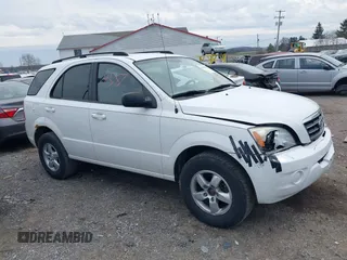 2008 Kia Sorento LX z VIN KNDJC735585810668, wystawiony jako IAAI lot #41864587 z przebiegiem 123 445 mil mil oraz . Historia ofert i sprzedaży dostępna na DreamBid. Obrazek 1.