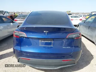 2024 Tesla Model Y Long Range with VIN 7SAYGDEE4RA247417, listed as a IAAI auction lot 41735632 with 30,062 mi miles. Bid and sale history available at carsss.com. Image 16.