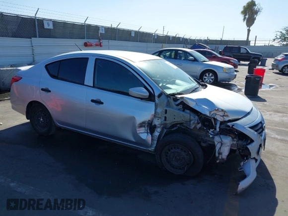 2016 Nissan Versa SV with VIN 3N1CN7AP5GL828015, listed as a IAAI auction lot 40849652 with 99,928 mi miles. Bid and sale history available at carsss.com. Image 1.