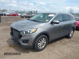 2016 Kia Sorento LX with VIN 5XYPG4A57GG003204, listed as a IAAI auction lot 42053975 with 189,653 mi miles. Bid and sale history available at carsss.com. Image 2.