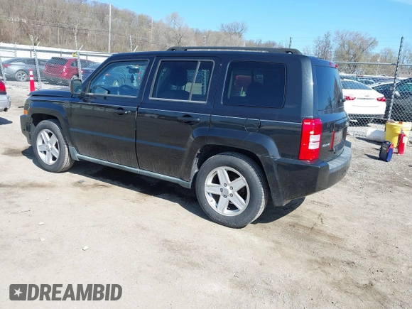2010 Jeep Patriot Sport z VIN 1J4NF2GB1AD593170, wystawiony jako IAAI lot #41908056 z przebiegiem 104 255 mil mil oraz . Historia ofert i sprzedaży dostępna na DreamBid. Obrazek 3.