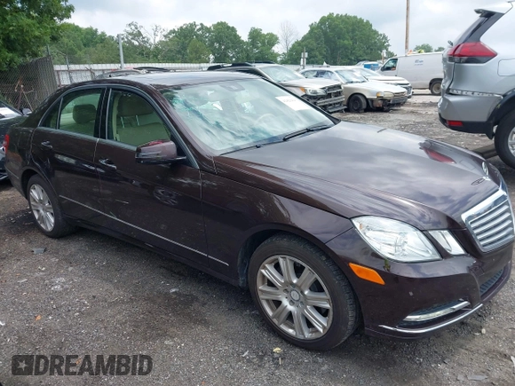2013 Mercedes-Benz E 350 Luxury z VIN WDDHF5KB7DA663228, wystawiony jako IAAI lot #42429426 z przebiegiem 169 457 mil mil oraz . Historia ofert i sprzedaży dostępna na DreamBid. Obrazek 1.