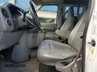 2013 Ford Econoline Cargo Commercial z VIN 1FTNE2EL6DDA51961, wystawiony jako Copart lot #50568095 z przebiegiem 172 756 mil mil oraz Tytuł czysty. Historia ofert i sprzedaży dostępna na DreamBid. Obrazek 7.