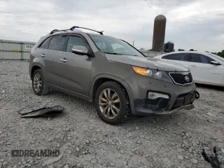 2013 Kia Sorento SX z VIN 5XYKW4A26DG351610, wystawiony jako Copart lot #56196225 z przebiegiem 155 382 mil mil oraz Szkoda całkowita • Salvage title. Historia ofert i sprzedaży dostępna na DreamBid. Obrazek 4.