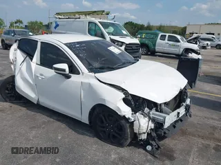 2019 Toyota Yaris L z VIN 3MYDLBYV0KY517300, wystawiony jako IAAI lot #41446298 z przebiegiem 144 666 mil mil oraz . Historia ofert i sprzedaży dostępna na DreamBid. Obrazek 1.