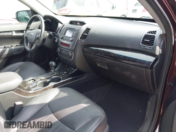 2014 Kia Sorento LX with VIN 5XYKTDA61EG475569, listed as a IAAI auction lot 41924158 with 58,724 mi miles and . Bid and sale history available at carsss.com. Image 5.