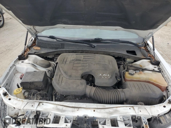 2014 Chrysler 300 z VIN 2C3CCAAG6EH335857, wystawiony jako Copart lot #58770385 z przebiegiem 206 547 mil mil oraz Szkoda całkowita • Salvage title. Historia ofert i sprzedaży dostępna na DreamBid. Obrazek 11.