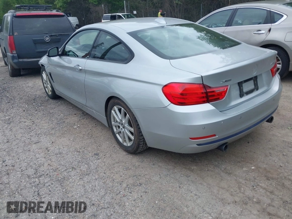 2014 BMW 4 Series 435i xDrive z VIN WBA3R5C54EF784725, wystawiony jako IAAI lot #42291673 z przebiegiem 107 124 mil mil oraz . Historia ofert i sprzedaży dostępna na DreamBid. Obrazek 3.
