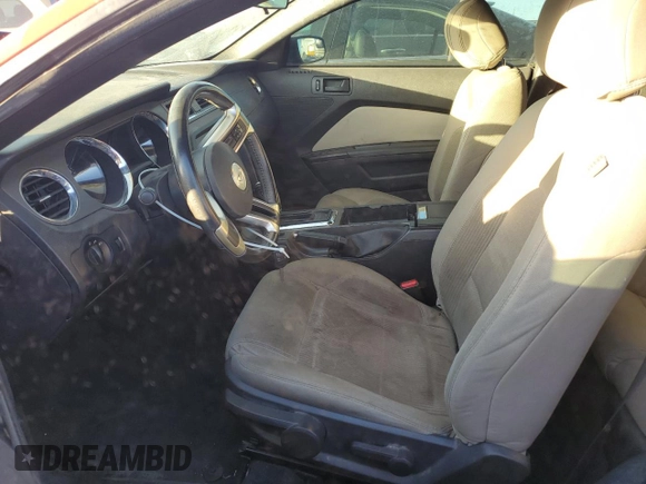 2014 Ford Mustang V6 z VIN 1ZVBP8AM5E5276735, wystawiony jako Copart lot #88933725 z przebiegiem 139 388 mil mil oraz Szkoda całkowita • Salvage title. Historia ofert i sprzedaży dostępna na DreamBid. Obrazek 7.
