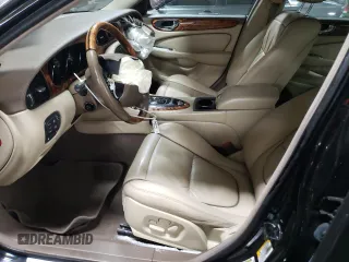 2005 Jaguar XJ Vanden Plas z VIN SAJWA82C65SG44373, wystawiony jako Copart lot #84091444 z przebiegiem 141 993 mil mil oraz Szkoda całkowita • Salvage title. Historia ofert i sprzedaży dostępna na DreamBid. Obrazek 7.