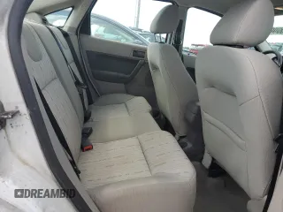 2008 Ford Focus SE z VIN 1FAHP35N18W246817, wystawiony jako Copart lot #68275004 z przebiegiem 261 765 mil mil oraz Czysty tytuł • Clean title. Historia ofert i sprzedaży dostępna na DreamBid. Obrazek 10.