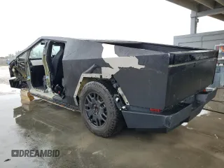 2024 Tesla Cybertruck z VIN 7G2CEHED2RA003418, wystawiony jako Copart lot #83414924 z przebiegiem Nie podano mil oraz Nie do naprawy • Non repairable. Historia ofert i sprzedaży dostępna na DreamBid. Obrazek 2.