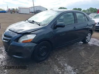 2008 Toyota Yaris z VIN JTDBT923084034729, wystawiony jako IAAI lot #42222673 z przebiegiem 169 007 mil mil oraz . Historia ofert i sprzedaży dostępna na DreamBid. Obrazek 2.