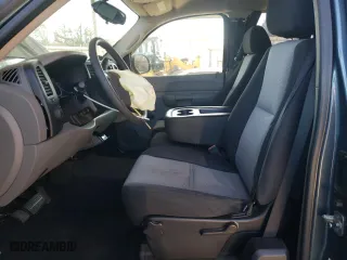 2007 Chevrolet Silverado 1500 Work Truck with VIN 2GCEC19C871670667, listed as a Copart auction lot 88142335 with 136,366 mi miles and Salvage Title. Bid and sale history available at carsss.com. Image 7.