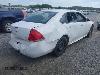 2012 Chevrolet Impala Police Police z VIN 2G1WD5E36C1310220, wystawiony jako IAAI lot #42166830 z przebiegiem 200 004 mil mil oraz . Historia ofert i sprzedaży dostępna na DreamBid. Obrazek 4.