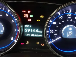 2011 Hyundai Sonata SE with VIN 5NPEC4AB6BH260039, listed as a IAAI auction lot 42014198 with 208,438 mi miles and . Bid and sale history available at carsss.com. Image 7.