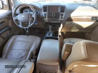 2015 Nissan Armada Platinum z VIN 5N1BA0NF2FN602165, wystawiony jako Copart lot #81283414 z przebiegiem Nie podano mil oraz Szkoda całkowita • Salvage title. Historia ofert i sprzedaży dostępna na DreamBid. Obrazek 8.