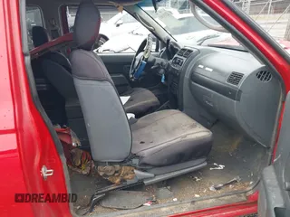 2002 Nissan Frontier XE z VIN 1N6DD26S52C340723, wystawiony jako IAAI lot #42331061 z przebiegiem 237 995 mil mil oraz . Historia ofert i sprzedaży dostępna na DreamBid. Obrazek 5.