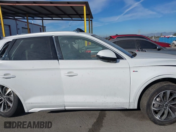 2022 Audi Q5 S line Premium z VIN WA1GAAFY3N2101201, wystawiony jako IAAI lot #41263245 z przebiegiem 28 361 mil mil oraz . Historia ofert i sprzedaży dostępna na DreamBid. Obrazek 12.