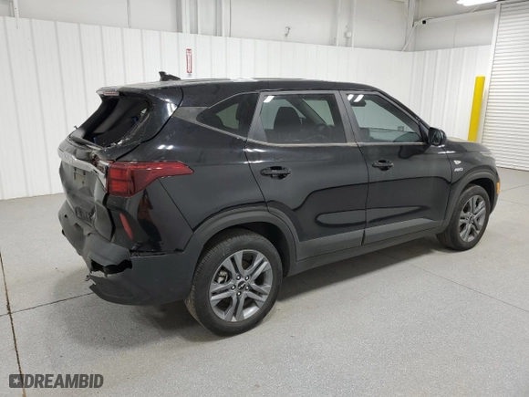 2022 Kia Seltos LX with VIN KNDEPCAA9N7287105, listed as a Copart auction lot 48130105 with 33,057 mi miles and Clean Title. Bid and sale history available at carsss.com. Image 4.