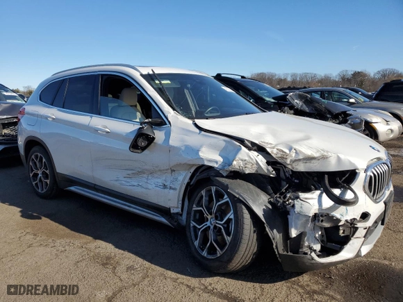 2022 BMW X1 xDrive28i with VIN WBXJG9C04N5U59562, listed as a Copart auction lot 43373515 with 24,366 mi miles and Salvage Title. Bid and sale history available at carsss.com. Image 4.
