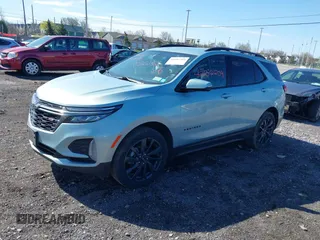 2022 Chevrolet Equinox RS z VIN 2GNAXWEV0N6129532, wystawiony jako IAAI lot #42102209 z przebiegiem 66 508 mil mil oraz . Historia ofert i sprzedaży dostępna na DreamBid. Obrazek 2.
