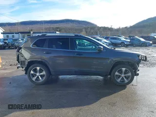 2019 Jeep Cherokee Limited z VIN 1C4PJMDX0KD125991, wystawiony jako IAAI lot #41101916 z przebiegiem 76 867 mil mil oraz . Historia ofert i sprzedaży dostępna na DreamBid. Obrazek 14.