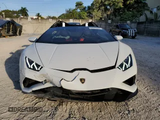 2022 Lamborghini Huracan z VIN ZHWUT5ZF9NLA17926, wystawiony jako Copart lot #83543394 z przebiegiem 5 830 mil mil oraz Szkoda całkowita • Salvage title. Historia ofert i sprzedaży dostępna na DreamBid. Obrazek 5.