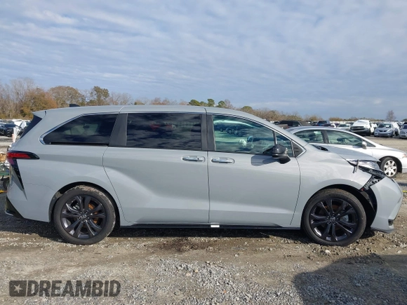 2024 Toyota Sienna XSE with VIN 5TDXRKEC0RS199029, listed as a IAAI auction lot 41426804 with 29,681 mi miles. Bid and sale history available at carsss.com. Image 13.